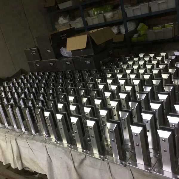 China Manufacture Stainless Steel Glass Spigot